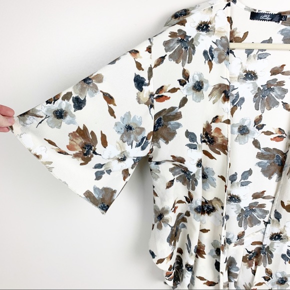 BKE Boutique Earth Tone Floral Kimono - Picture 2 of 10